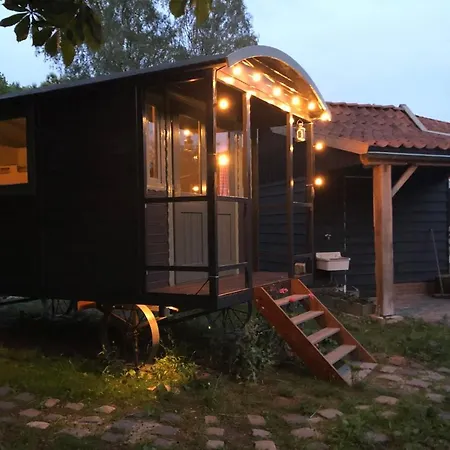 Tiny House, Pipowagen Onder De Kastanje