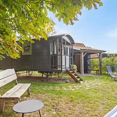 Tiny House, Pipowagen Onder De Kastanje