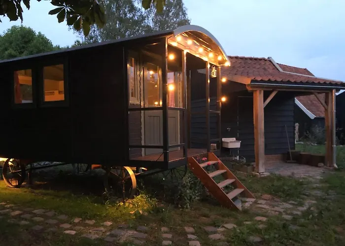 Tiny House, Pipowagen Onder De Kastanje